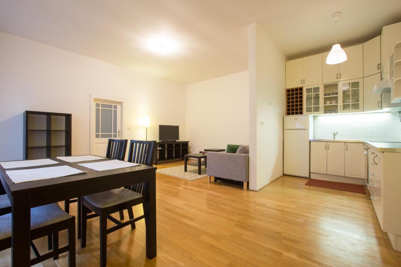 Elegant Apartment With Free Garage In The Center Of Prag Eksteriør billede